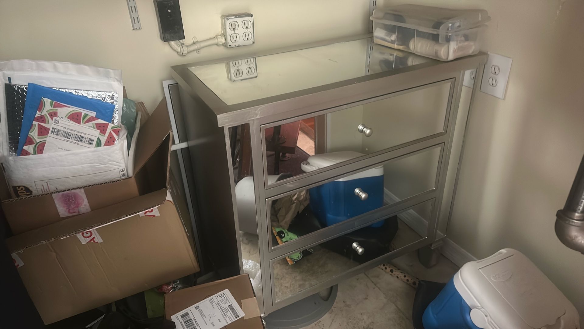 Beautiful Mirror Table