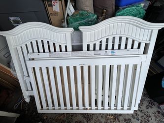 Baby Italia white crib