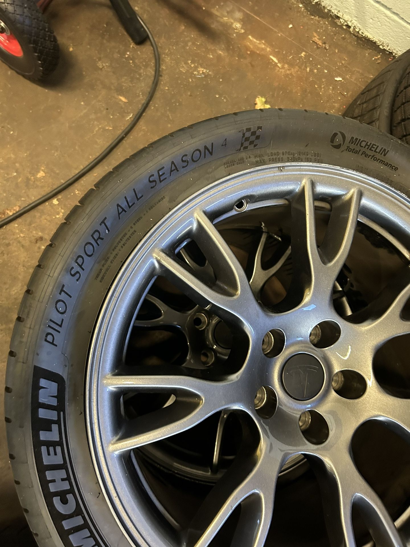 Tesla Plaid Wheels And Tires