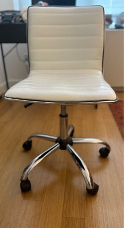 White chair with wheels and adjustable height