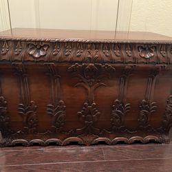 1930 Vintage Chest With Removable Tray 