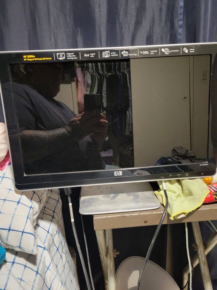 20 Inch Sreen N Keyboard And Cannon Prainter 