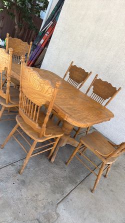 FREE dining table. Gratis Comedor