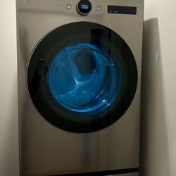 GREAT CONDITION LG 7.4 cu. ft. Ultra Large Capacity Smart GAS Dryer In graphite Steel