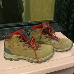 Bearpaw Hiking Boots Size 8