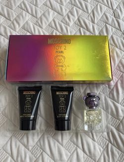 Moschino Womens Gift Set!