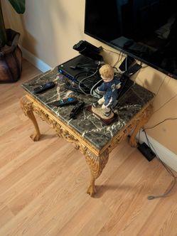 Side marble table