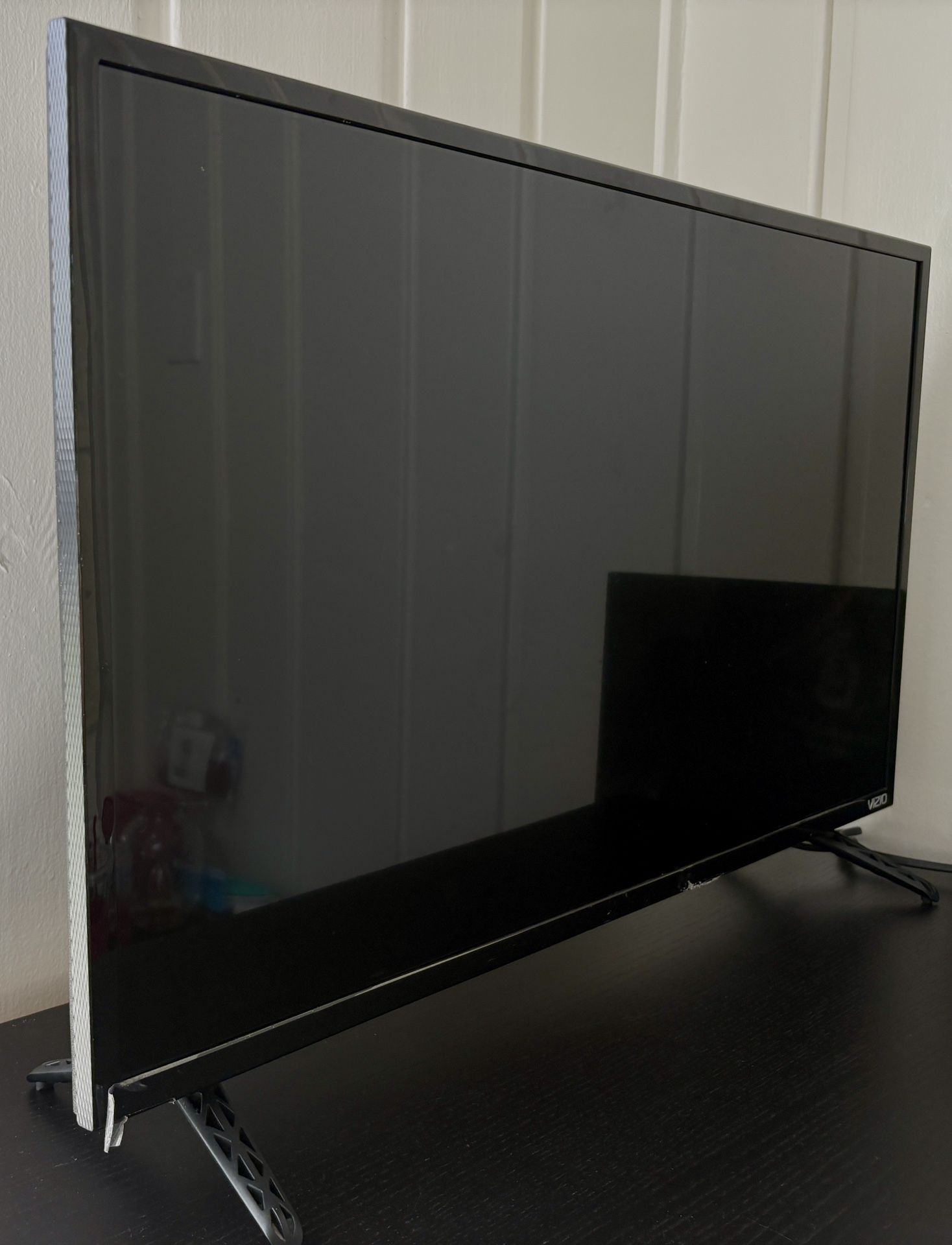 Vizio 32” Smart TV -HD Resolution-Like New