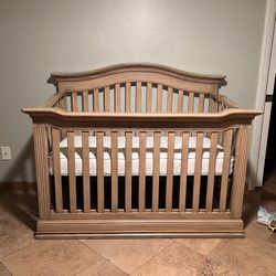 Baby Cache Montana 4 in 1 convertible crib with Little Dreamer mattress for Sale in Menifee CA OfferUp