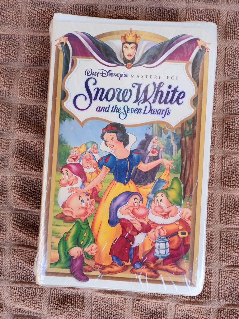 VINTAGE VHS TAPE - 1994  Snow White and the Seven Dwarfs