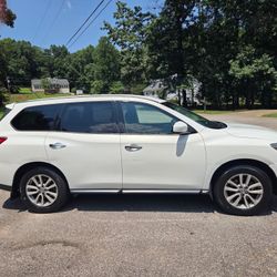 2014 Nissan Pathfinder S