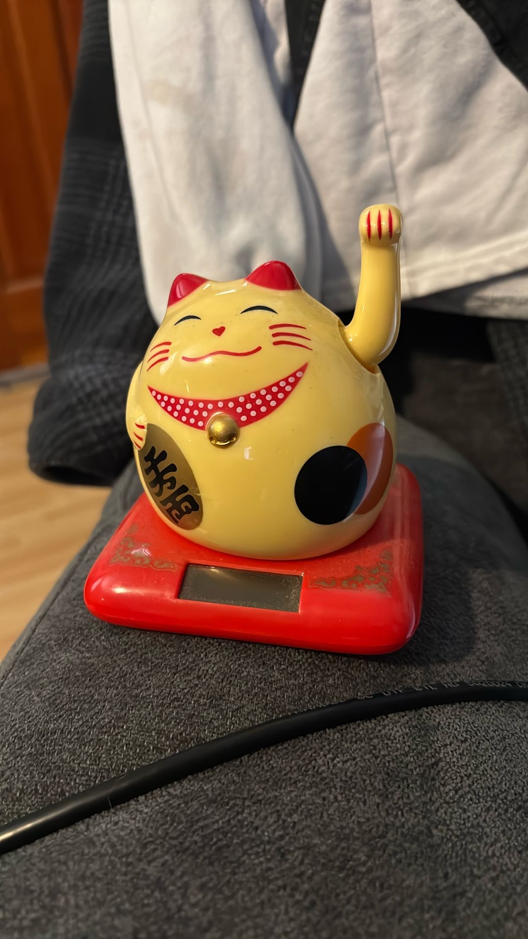 Solar Waving Cat