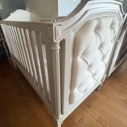 🔥Beautiful Crib 🔥