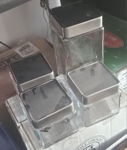 4 Glass Containers With Lids