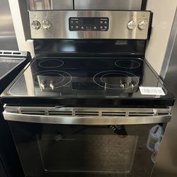 GE  30-in Smooth Surface 4 Elements 5.3-cu ft Self-Cleaning Freestanding Electric Range (Stainless Steel)