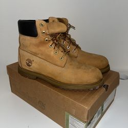 Women's Timberland Boots w/ Box Size 9 Wmns 
