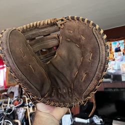 Women’s Ladies Girls Easton PFP2 Fastpitch Softball Catcher's Mitt Glove 34 RHT 34” Womens 