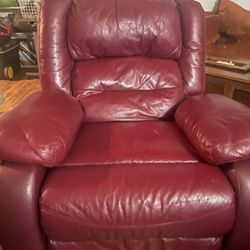 FREE CLEAN AND EXTREMELY COMFY LAZY BOY RECLINER 