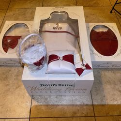 David's Bridal Wedding Dress & accessories. size 14W.