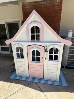 Wooden Girl Playhouse/Dollhouse