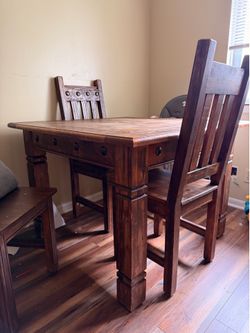 Wooden table / mesa de madera