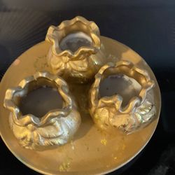 St. Patrick’s Day  pot of gold.