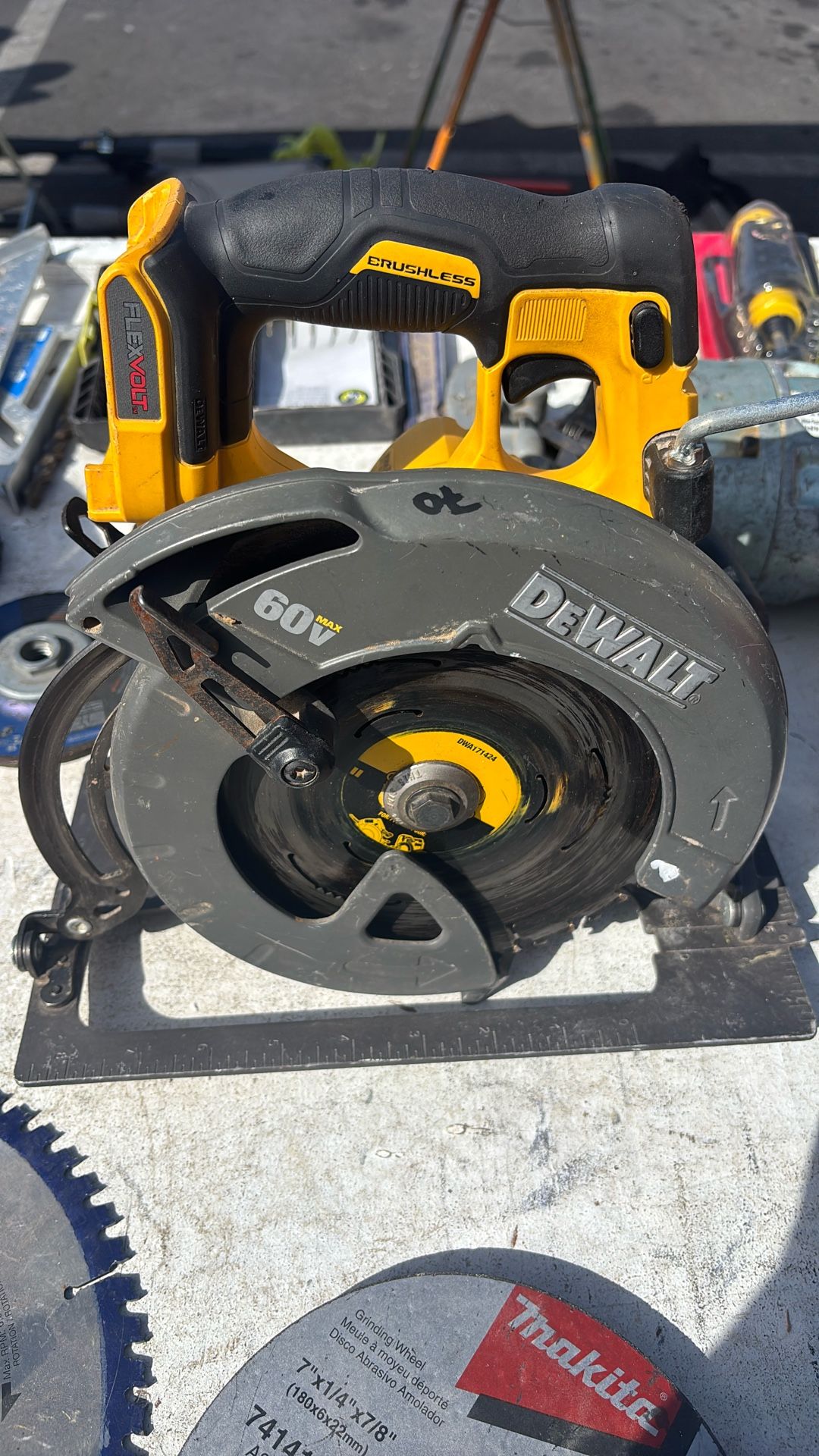 dewalt saw 60v brushless