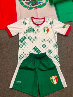 Uniforme de México con bandera y trompeta
