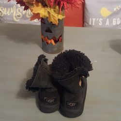 Girls Black Uggs Size,12