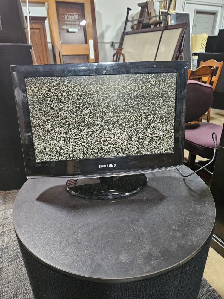 Samsung TV w/ Mount/Stand