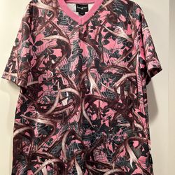 Men’s Pink Camo Vneck Shirt Size Small