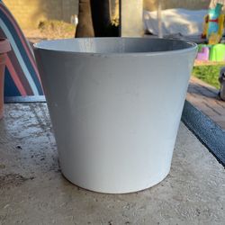 White 6.5” Pot