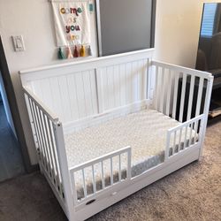 Toddler Bed + Mattress + 5 Sheets