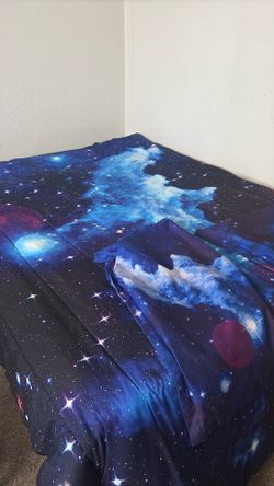 Like new kids twin size comforter (space theme)