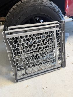 Expandable Plastic Pet Gate