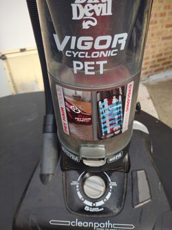 ***MAKE OFFER *** VIGOR  DIRT DEVIL CYCLONIC PET UPRIGHT VACUUM