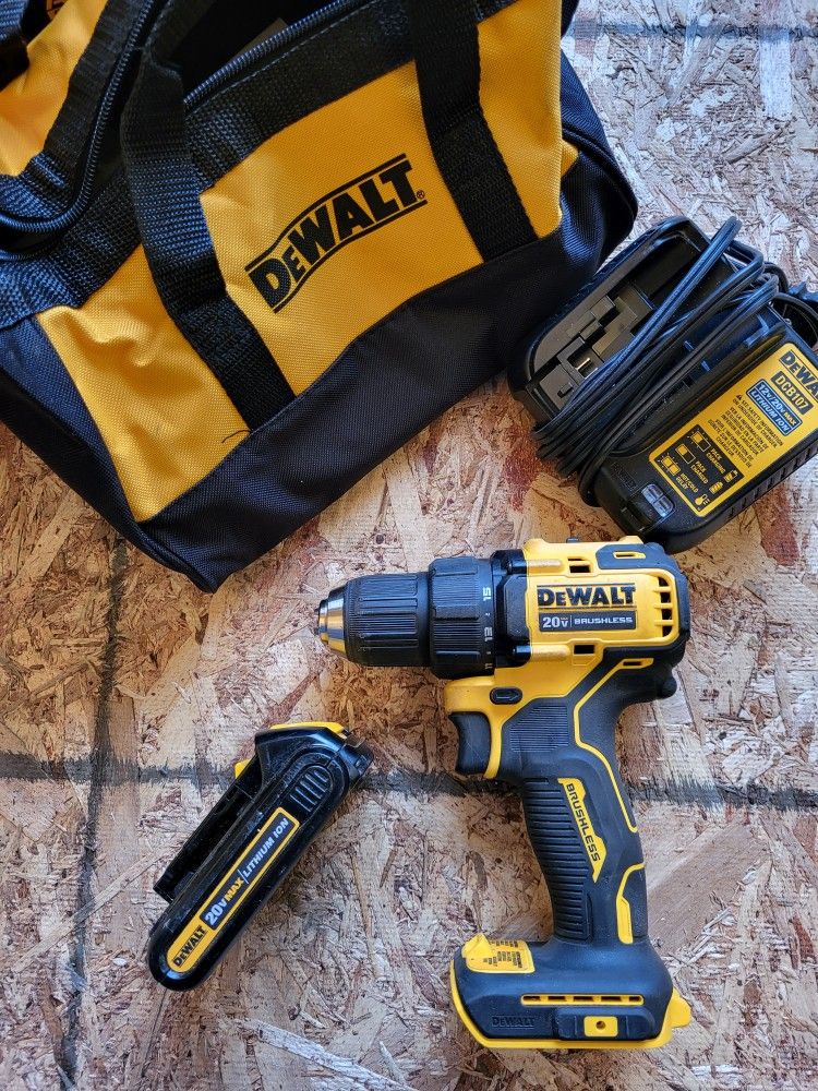 Dewalt ATOMIC 20V MAX Cordless Brushless Compact 1/2 in. Drill/Driver, (1) 20V 1.3Ah Battery Charger and Bag.