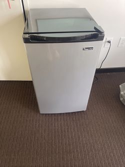 Magic Chef Single-Door Mini Fridge – Stainless Look