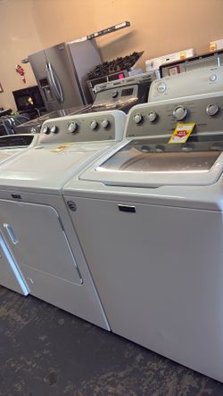 Nice like new Maitag washer and gas dryer set