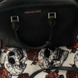 MICHAEL KORS PURSE $8.00
