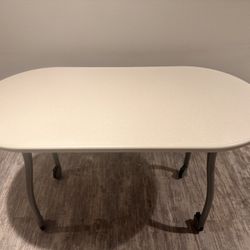 Sleelcase Oval Rolling Table
