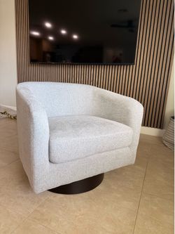 Swivel accent barrel arm chair
