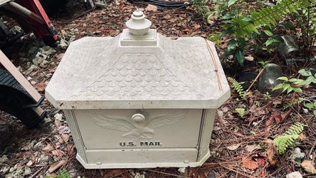Mail box and metal stand  $55.00 CASH, no key TEXT FOR PRICES.