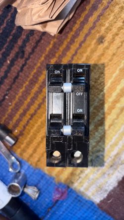 0 Square D QOT230230 30/30 Amp 4 Pole 240V Breaker - Old Style - Metal Hook Square D QOT230230 30/30 Amp 4 Pole 240V Breaker - Old Style - Metal Hook