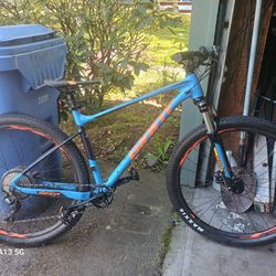 29er Hard Tail GIANT FATHOM. Limited Edition