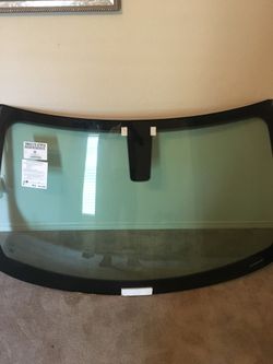 2017 Chrysler 300 front windshield