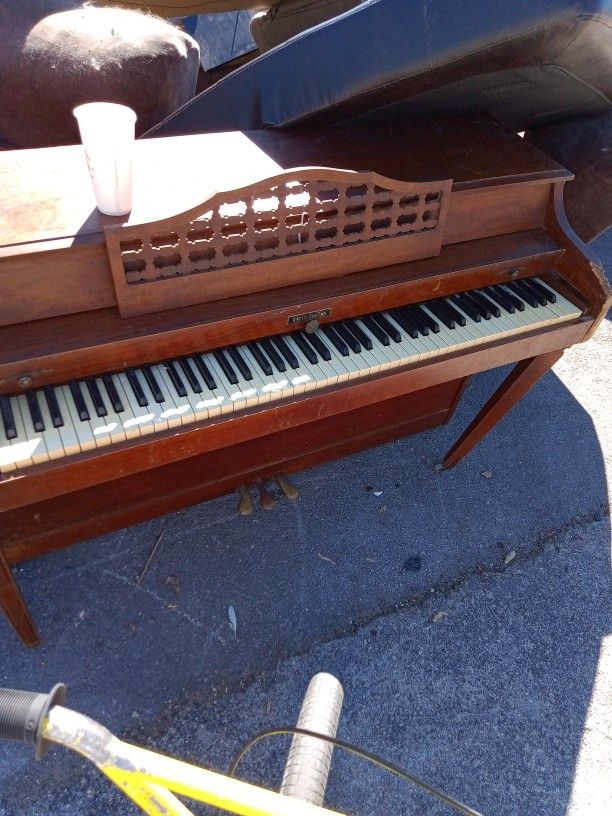 Walden Oregon Piano