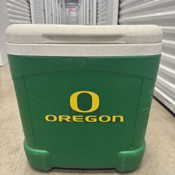 Igloo Rolling Cooler - University of Oregon Ducks Logo - Portable Ice Chest with Wheels