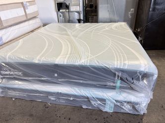 SALE💥King mattress Tempurpedic LuxeAdapt medium hybrid 💥