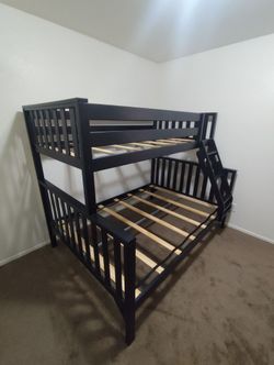 Max & Lily Solid Wood Scandinavian Modern Bunk Bed